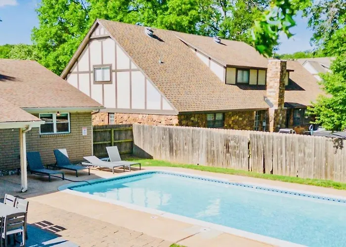 Heart Of Tulsa, Pool, Game Room, Sleeps 8 Сasa de vacaciones